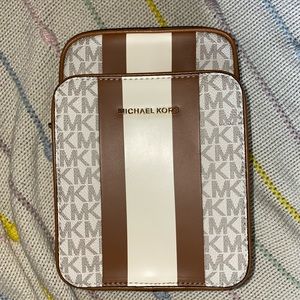 Michael kors crossbody